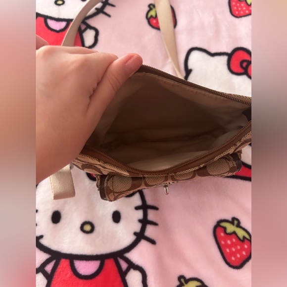 Coach Purse Crossbody!🤍 - Picture 3 of 6